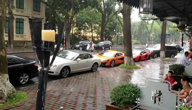 Siêu xe của đại gia Hà thành tấp nập trên phố