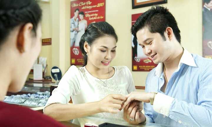 Giá vàng hôm nay 15/9 phục hồi sau phiên giảm sốc