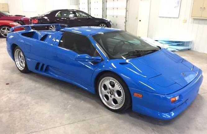 Vừa tranh cử Tổng thống Mỹ, Donald Trump vừa rao bán Lamborghini Diablo VT 'hàng độc'
