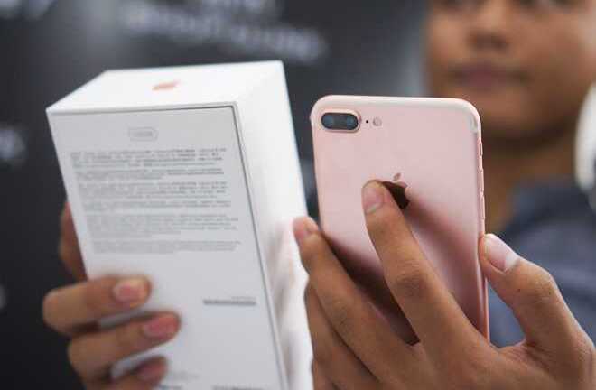 Vừa về Việt Nam, iPhone 7, 7 Plus đã loạn giá