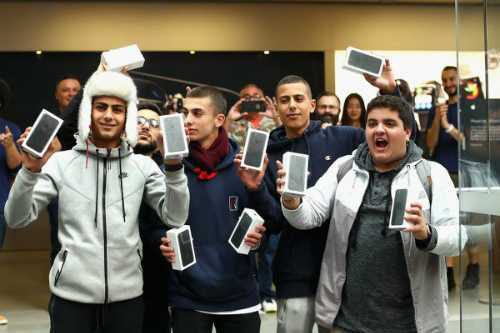 Giá iPhone 7 Jet Black trên eBay tăng gấp ba lần