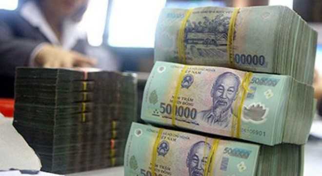 Lãi suất tiết kiệm: ‘Ông lớn’ giảm sâu, ngân hàng nhỏ vẫn 'neo' kỷ lục