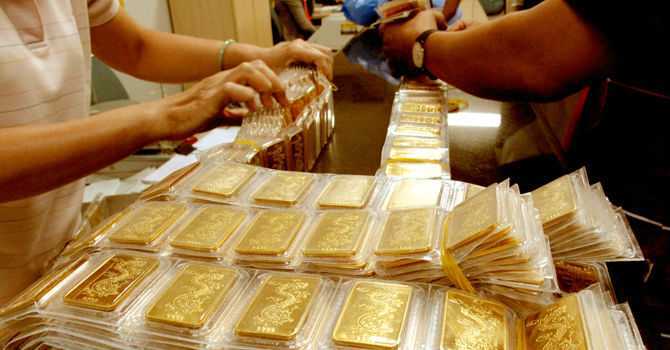 Giá vàng biến động mạnh, có nên mua vàng thời điểm này?