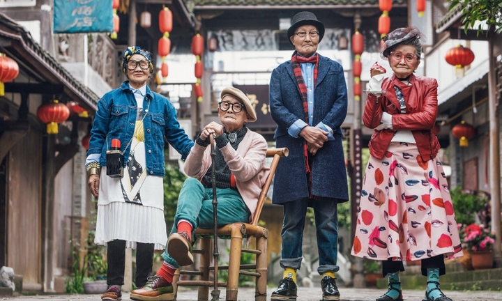 Tung bộ ảnh thời trang cực 'chất', 4 cụ già ở tuổi 90 gây bão mạng