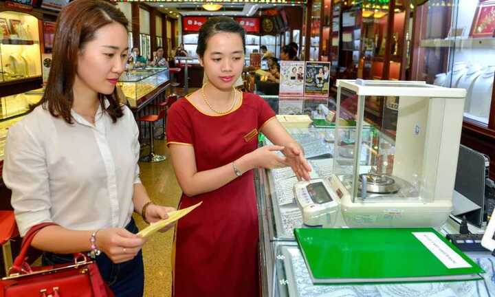 Giá vàng hôm nay 14/10 ì ạch tăng nhẹ