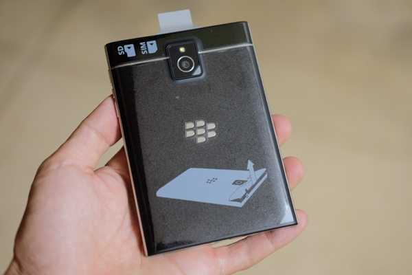 BlackBerry Passport giảm giá mạnh, làm sao tránh mua phải hàng dựng?