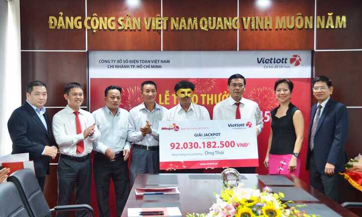 Sau giải 92 tỷ đồng, dân đổ xô mua xổ số kiểu Mỹ Vietlott