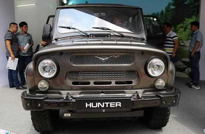 Ngắm ô tô Nga giá 300 triệu đồng ở Sài Gòn