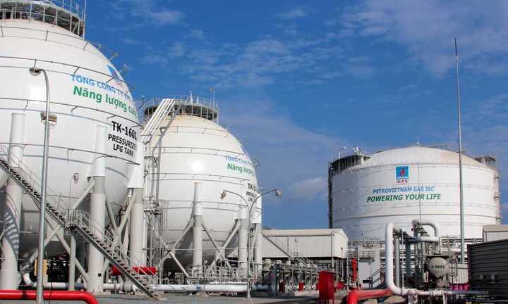 Hàng loạt đại gia dầu khí lao đao, PVC báo lợi nhuận tăng đột biến