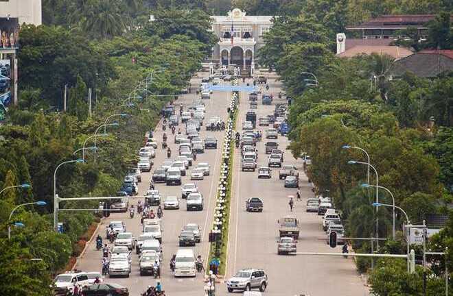 Khách Việt phát 'ghen' với ôtô giá rẻ ở Lào