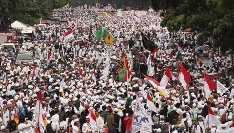 Hàng nghìn người Hồi giáo biểu tình đòi Thị trưởng Jakarta từ chức