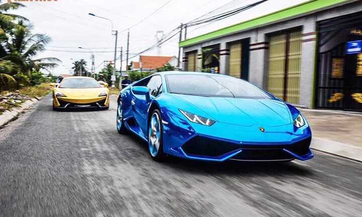 Choáng bộ đôi siêu xe giá 25 tỷ đồng về miền Tây 'thăm lúa'