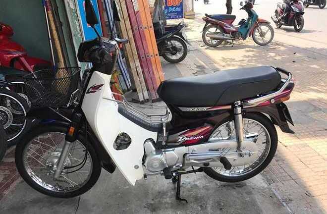 Ngắm Honda Super Dream đời 2000 hàng hiếm ở Sài Gòn