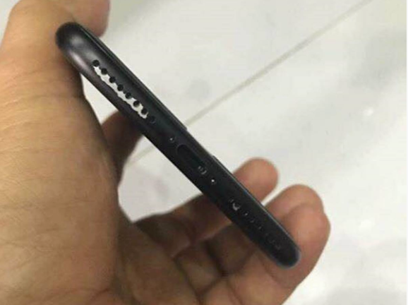 iPhone 7 tiếp tục tróc sơn như trên iPhone 6S