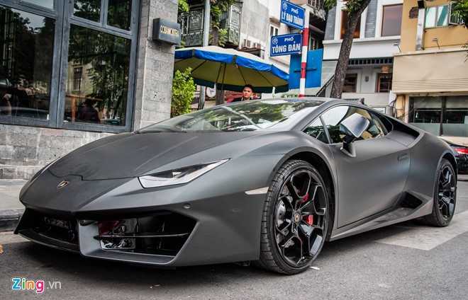 Lamborghini Huracan màu đen mờ độc nhất Việt Nam xuống phố