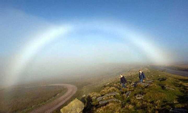 Chiêm ngưỡng cầu vồng trắng siêu hiếm ở Scotland