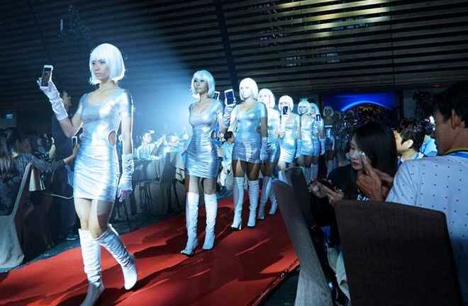 Smartphone tầm trung nóng dần vào cuối năm