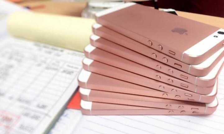 Giảm giá gần 2,8 triệu, iPhone SE vẫn khó bán