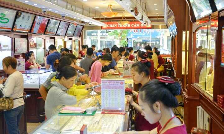 Giá vàng hôm nay 5/12 lại tăng từng phút