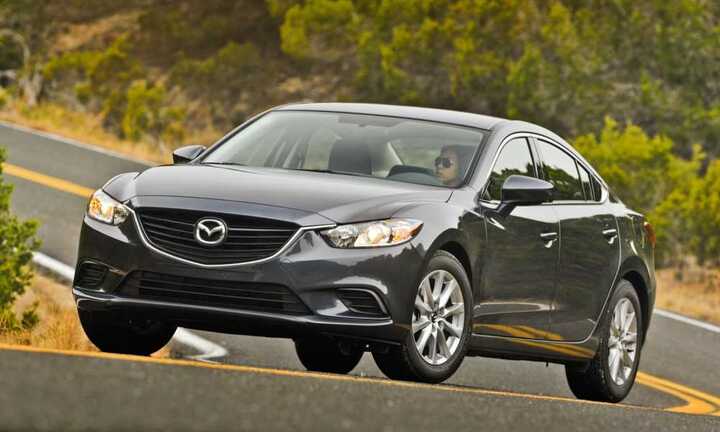 Ô tô, xe máy lũ lượt ‘đại hạ giá’, khách Việt thoải mái chọn xe giá rẻ