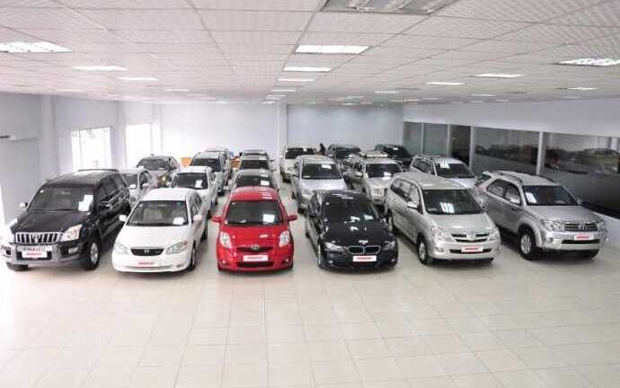 Ô tô cũ siêu giảm giá: Chịu lỗ cả trăm triệu vẫn khó bán