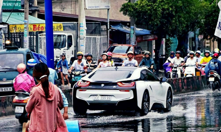 BMW i8 'lội nước' ở Việt Nam gây tò mò trên Instagram