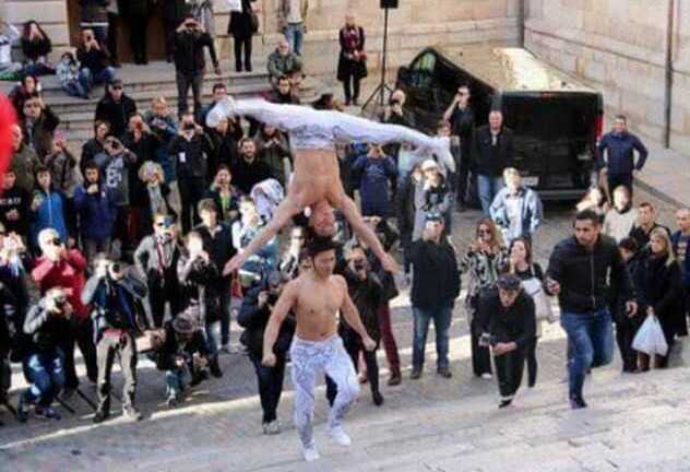 Video: Anh em nghệ sĩ xiếc Việt Nam phá kỷ lục Guinness