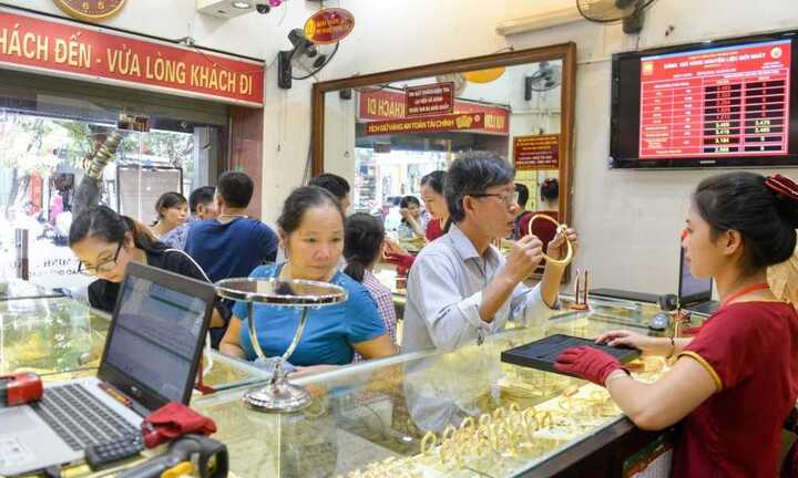 Giá vàng hôm nay 29/12 tăng chiều mua vào, giảm chiều bán ra