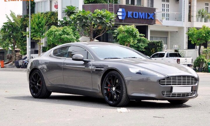 'Hàng độc' Aston Martin Rapide hơn 5 tỷ đồng tại Việt Nam