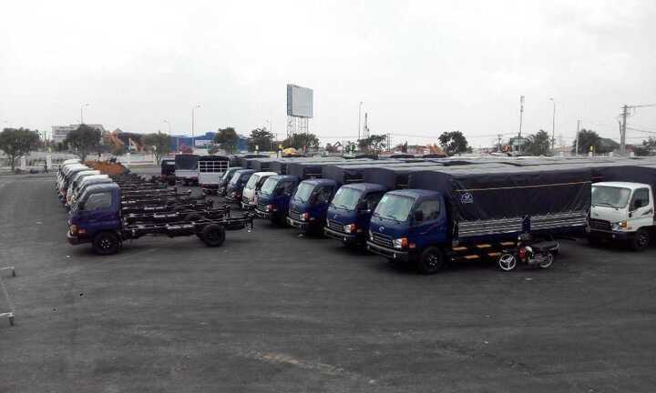 Ách tắc đăng kiểm ô tô, dân buôn lo ế xe