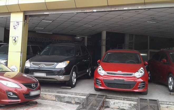 Giảm giá sâu, ô tô vẫn bán chậm cận Tết Nguyên Đán