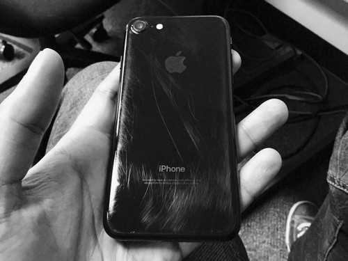 iPhone 7 Jet Black trầy xước thảm hại sau vài tháng