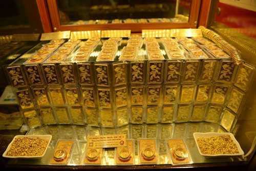 Giá vàng hôm nay 18/1 lên ‘đỉnh’ 2 tháng, USD loạn giá