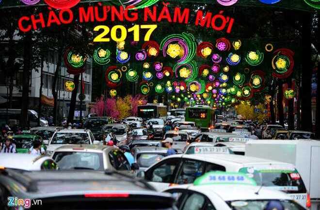 Sài Gòn lại tắc nghẽn nghiêm trọng, hàng nghìn xe cộ kẹt cứng