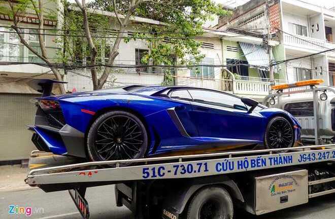 Siêu xe Lamborghini Aventador LP750 SV 35 tỷ của Minh Nhựa ra biển trắng