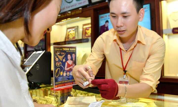 Giá vàng hôm nay 26/1 ‘lao dốc’ thảm hại