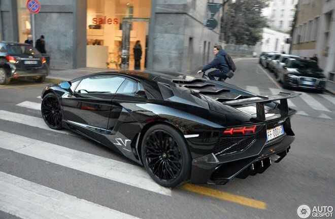 Lộ diện siêu xe Lamborghini Aventador SV đen bóng hầm hố