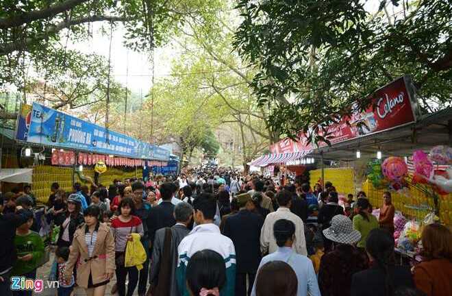 Đổi tiền lẻ sau Tết đi lễ: 100.000 đồng 'ăn' 50.000 đồng