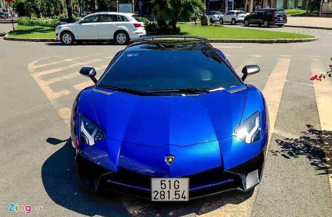 Minh Nhựa dạo phố Sài Gòn bằng siêu xe Lamborghini Aventador 35 tỷ