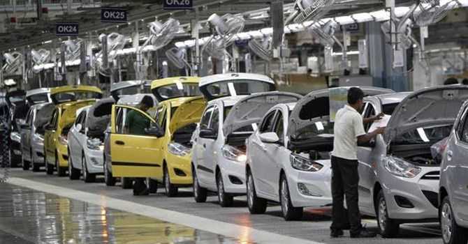 Ô tô giảm giá 150 triệu đồng: Khách Việt cố chờ 2018 mua xe rẻ