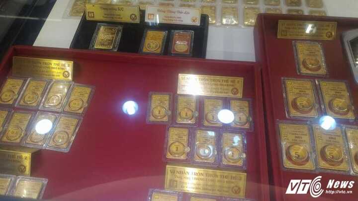 Giá vàng hôm nay 13/2 cắm đầu đi xuống, ‘phản’ niềm tin của chuyên gia