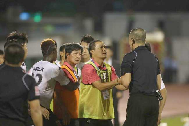 'Thái tử' Ban trọng tài Nguyễn Trọng Thư: Một 'rổ' scandal vẫn ung dung