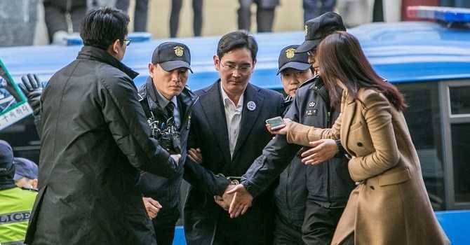 'Thái tử Samsung': Ở phòng giam của sát nhân, xem tivi LG