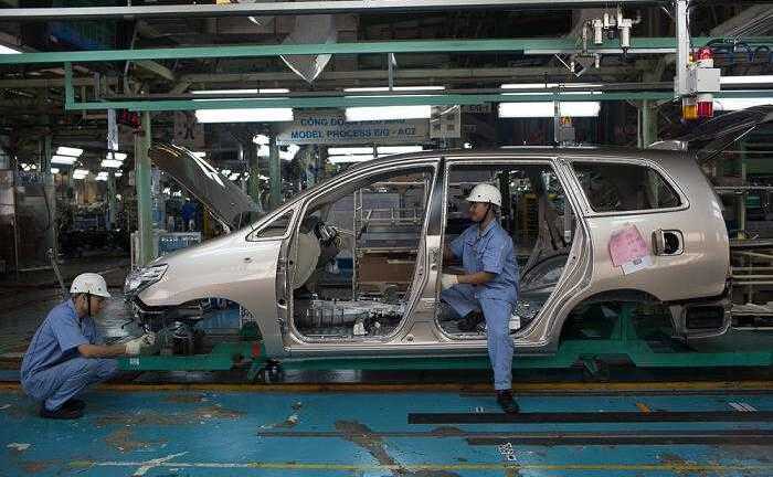 Ô tô giá rẻ Thái, Indonesia ùn ùn đổ về, xe nội tính kế cắt giảm