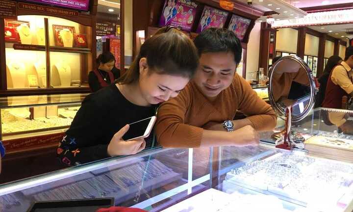 Giá vàng hôm nay 3/3 ‘rẻ’ chưa từng có trong năm 2017