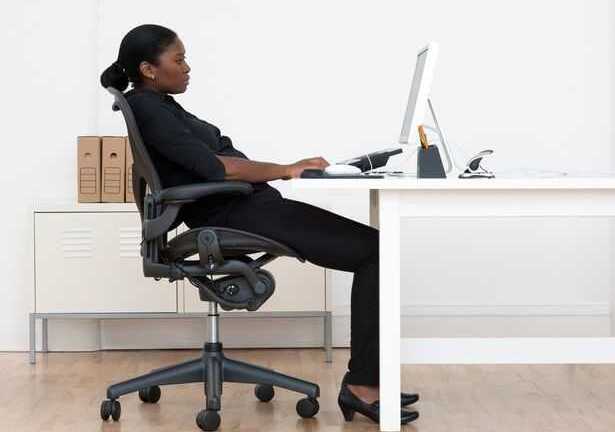 Công việc bàn giấy làm tăng nguy cơ mắc bệnh tim như thế nào?