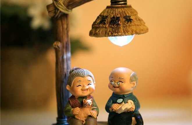 Ăn theo bài hát, quà 8/3 kiểu ‘ông bà anh’ gây sốt