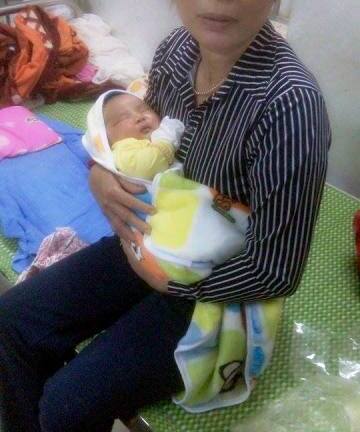 Ngỡ ngàng bé sơ sinh nặng 6,1kg