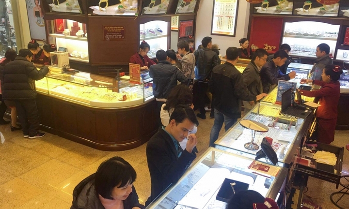 Giá vàng hôm nay 29/3 suy giảm trước đợt bán tháo