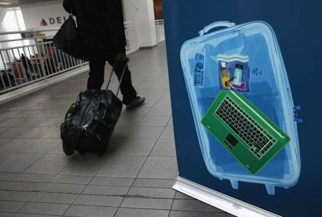 Khủng bố tạo được bom có hình dạng laptop qua mặt an ninh sân bay